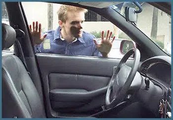 Safe Key Shop Philadelphia, PA 215-583-2454 - 19-locked-keys-in-car